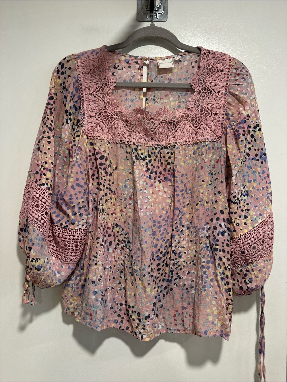 Zac & Rachel dreamy pink/purple spot blouse Sz: L crochet trim balloon sleeves.